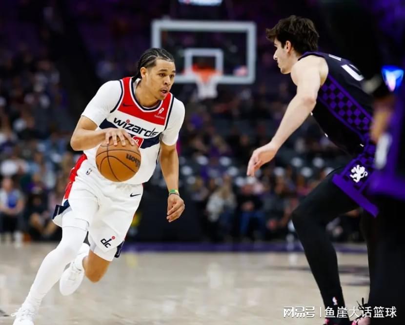 AG体育官方入口-完胜!威少26分+6三分,小萨13+6湖人旧将爆发,德罗赞两人起冲突