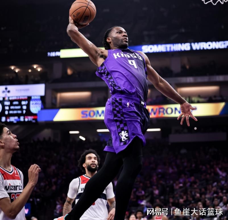 AG体育官方入口-完胜!威少26分+6三分,小萨13+6湖人旧将爆发,德罗赞两人起冲突
