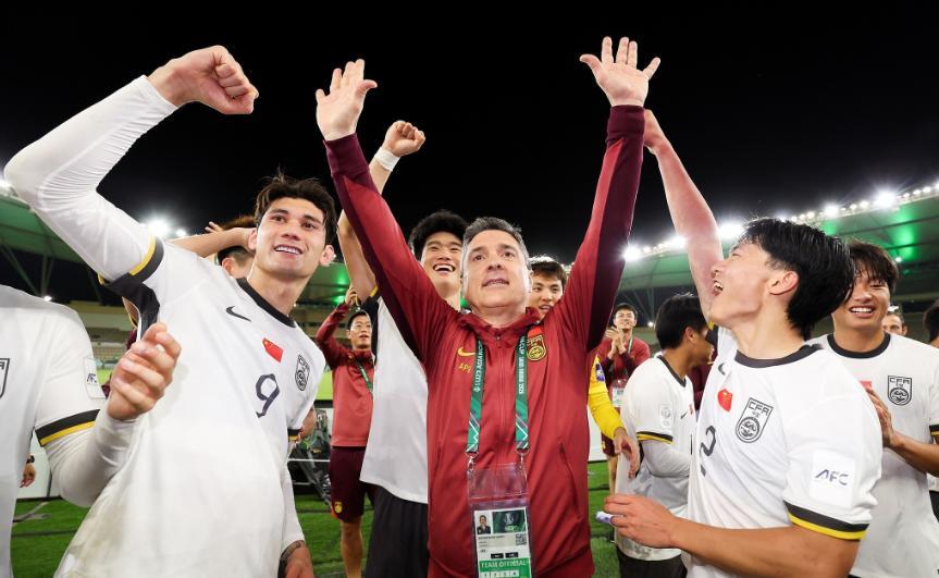 AG体育官方入口-国足3-0大胜越南!看看更衣室都如何庆祝,安东尼奥直接跳上桌子