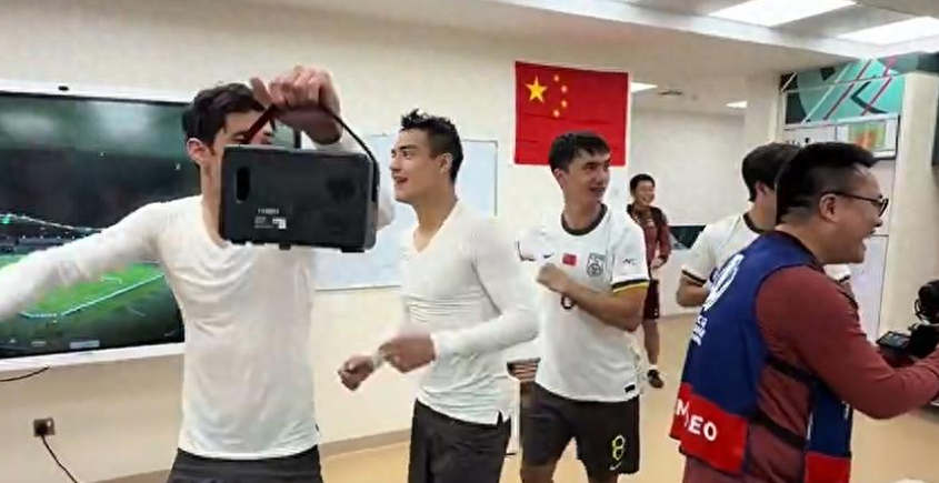AG体育官方入口-国足3-0大胜越南!看看更衣室都如何庆祝,安东尼奥直接跳上桌子