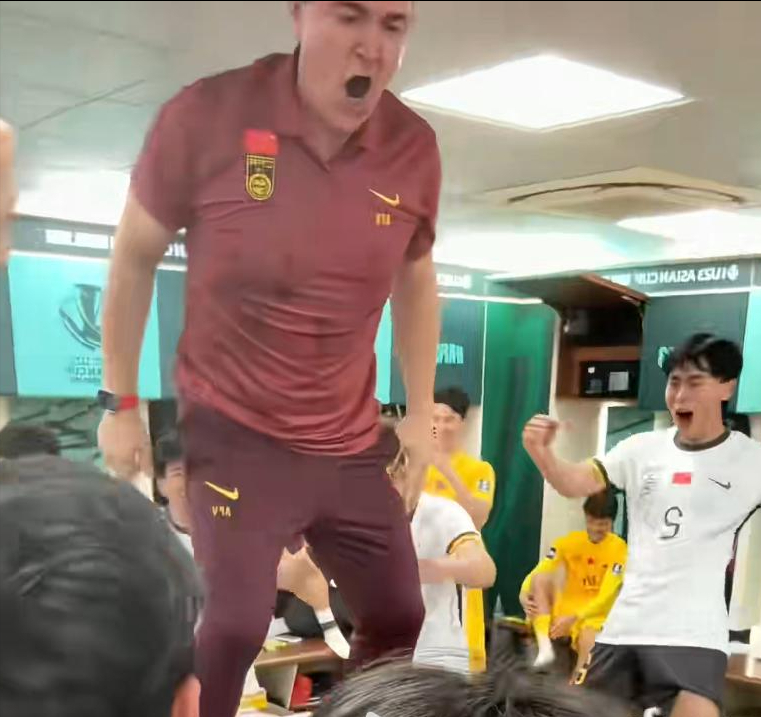 AG体育官方入口-国足3-0大胜越南!看看更衣室都如何庆祝,安东尼奥直接跳上桌子