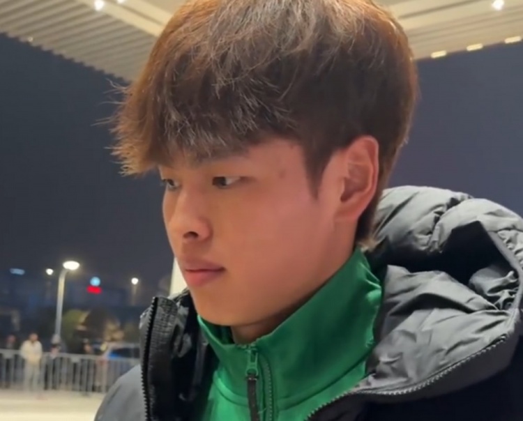 邓捷夫:教练一直鼓励我要有信心,一开始有些紧张但慢慢就放松了